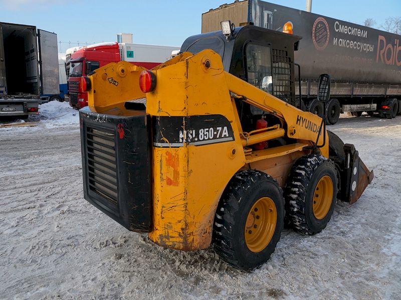 Аренда мини погрузчика Hyundai HSL850
